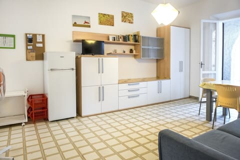 Fridge, oven, stovetop, dining tables