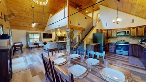 Glover-Bluff-Dining(2)