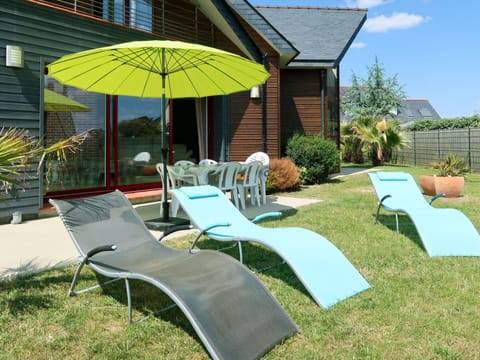 Umbrella, Furniture, Yard, Outdoor Furniture, Property, Table, Patio, Outdoor Table, Backyard, Lawn
