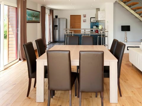 Furniture, Table, Window, Chair, Wood, Building, Interior Design, Flooring, Hall, Floor