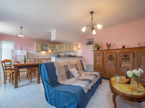 Table, Furniture, Azure, Houseplant, Picture Frame, Interior Design, Lighting, Building, Wood, Lamp