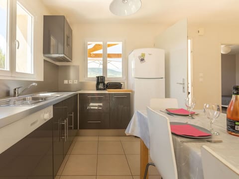 Kitchen Sink, Cabinetry, Property, Sink, Countertop, White, Wood, Interior Design, Kitchen, Window