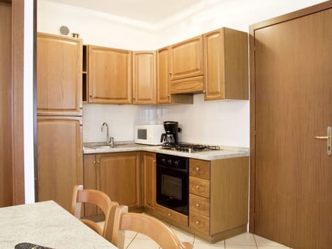 Countertop, Cabinetry, Furniture, Property, Building, Kitchen Appliance, Kitchen, Kitchen Stove, Drawer, Home Appliance