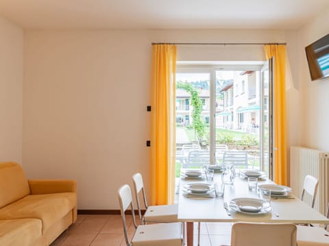Table, Furniture, Building, Window, Couch, Wood, Plant, Chair, Interior Design