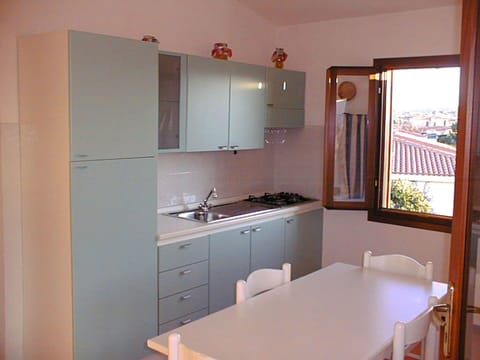 Oven, highchair, dining tables