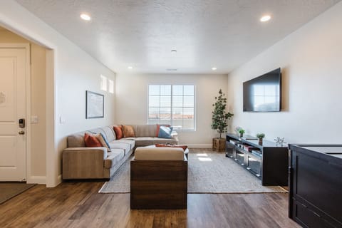 Escondido 1097 Southern Utah Vacation Rentals-Living room