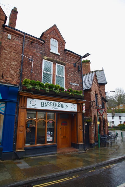 Front of the apartment with private enterance shown.