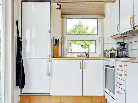 Fridge, stovetop, coffee/tea maker, highchair