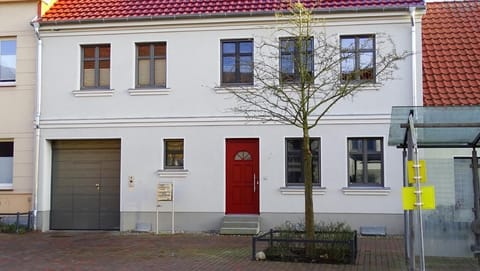 External view of the building. Picture 3