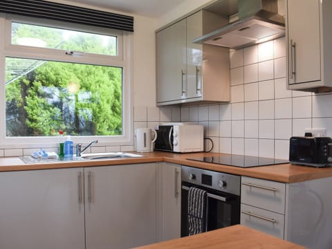 Well appointed kitchen | Chalet 5 - Mount Hawke Holiday Bungalows, Mount Hawke, near Redruth