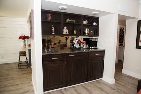 wet bar, stocked coffee supplies