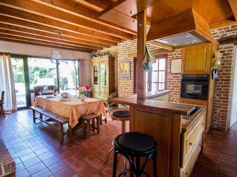 Furniture, Property, Cabinetry, Window, Table, Wood, Interior Design, Floor, Countertop, Flooring