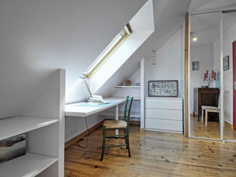 Table, Furniture, Building, Wood, Shelving, Flooring, Chair, House, Floor