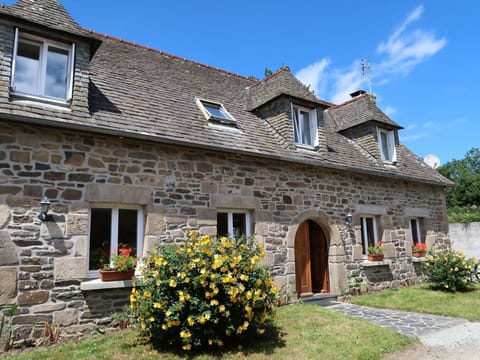 Property, House, Cottage, Building, Home, Farmhouse, Real Estate, Residential Area, Roof, Window