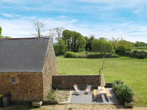 Property, House, Cottage, Yard, Tree, Wall, Grass, Home, Land Lot, Rural Area