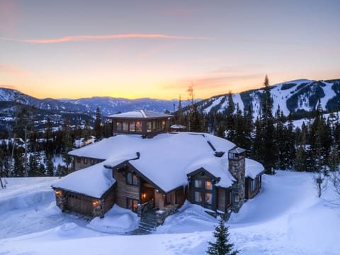 Moonshadow Lodge, A Platinum Property