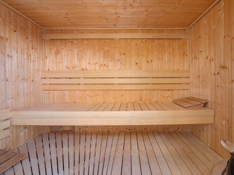 Moonshadow Lodge, Exterior Sauna, 2