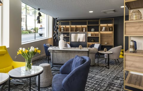 The welcoming lobby provides a lounge area for guests to relax.