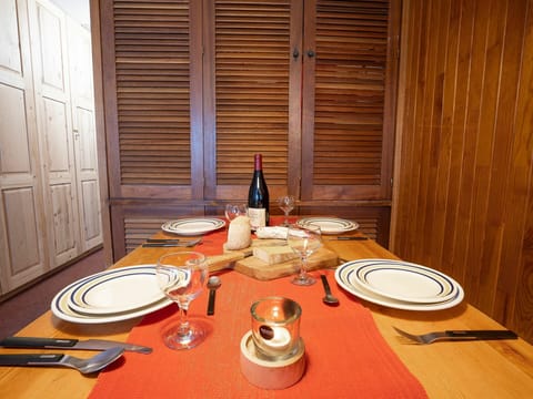 Table, Tableware, Furniture, Drinkware, Dishware, Plate, Window, Wood, Textile, Lighting