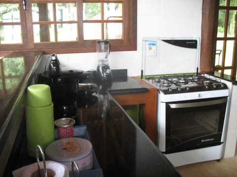 Fridge, oven, stovetop, coffee/tea maker