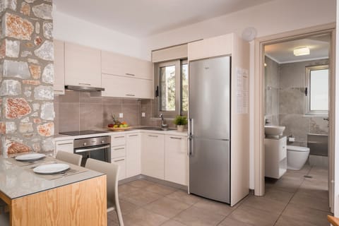 Kitchen area, Bathroom/Ground floor