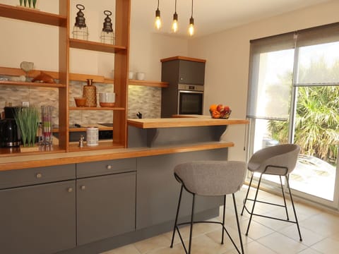 Cabinetry, Furniture, Countertop, Plant, Building, Wood, Kitchen, Lighting, Drawer, Chair