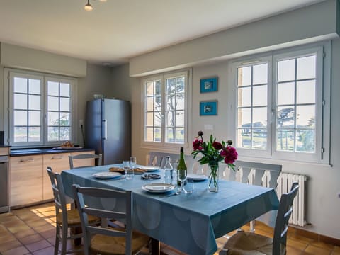 Table, Furniture, Window, Property, Flower, Chair, Wood, Interior Design, Lighting