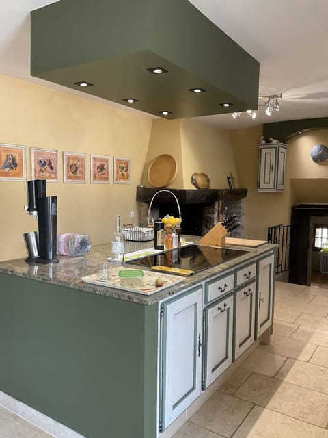 Property, Cabinetry, Interior Design, Architecture, Flooring, Floor, Material Property, Countertop, Kitchen, Wood