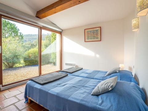 Building, Property, Plant, Comfort, Azure, Wood, Interior Design, Lighting, Architecture, House