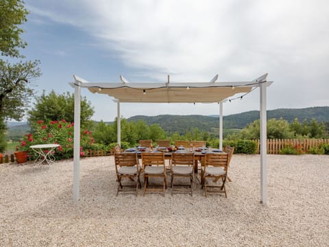 Sky, Mountain, Daytime, Building, Plant, Natural Landscape, House, Vegetation, Highland, Tree
