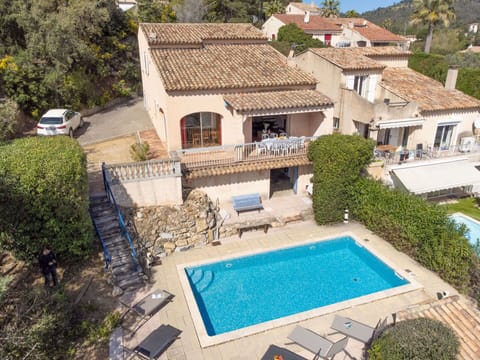 Building, Plant, Property, Water, Window, Tree, Swimming Pool, House, Leisure, Urban Design