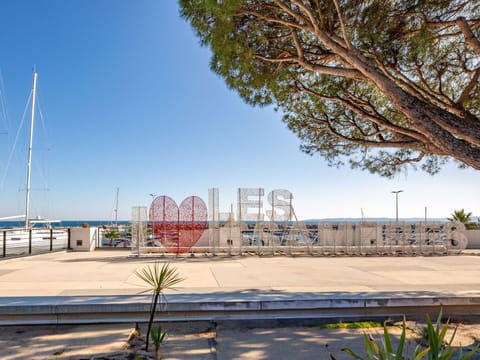 Shade, Walkway, Marina, Dock, Resort Town, Outdoor Furniture, Boardwalk