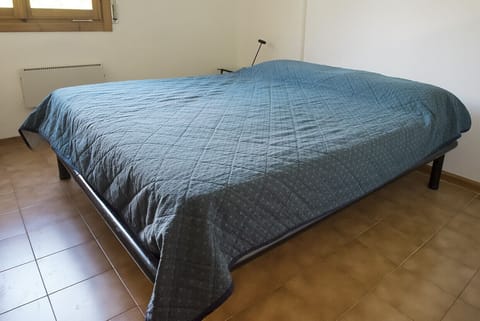 2 bedrooms, bed sheets