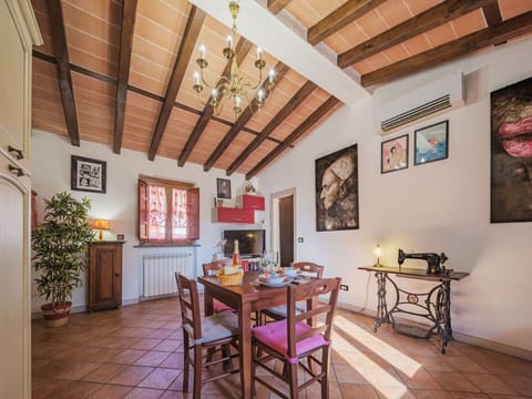 Table, Picture Frame, Furniture, Property, Wood, Interior Design, Chair, Architecture, Floor, Flooring