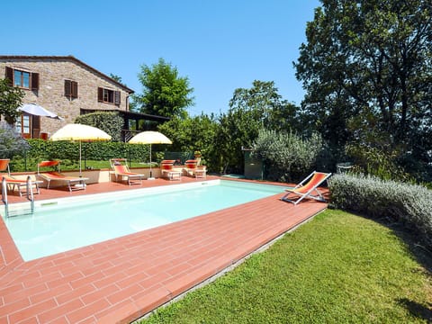 Swimming Pool, Property, Real Estate, Grass, House, Building, Residential Area, Backyard, Home, Estate