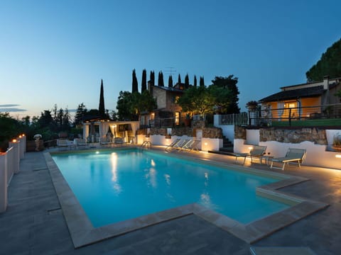 Swimming Pool, Resort, Thermae, Eco Hotel, Hotel, Resort Town, Villa, Estate, Water Feature, Sunlounger