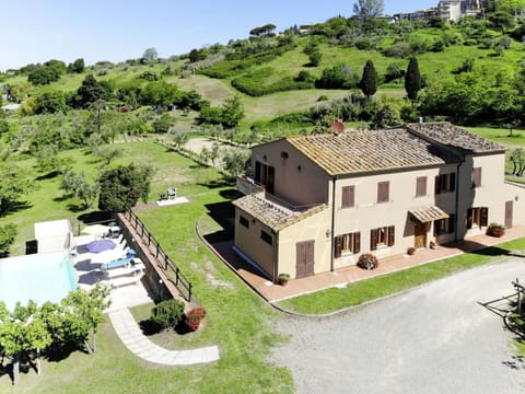 Plant, Building, Sky, Tree, Window, Land Lot, Urban Design, House, Cottage, Roof