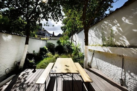 Terrace, garden and the pic-nic table