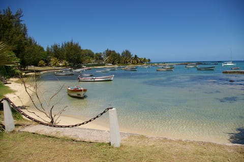 Beach nearby, sun loungers, beach towels