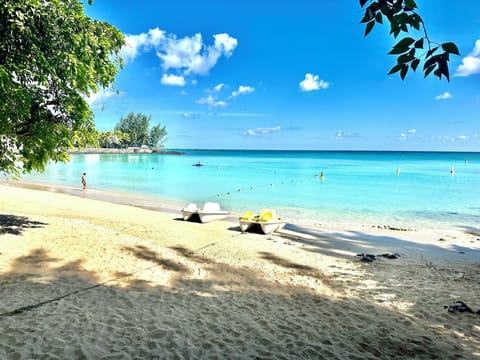 Beach nearby, sun loungers, beach towels