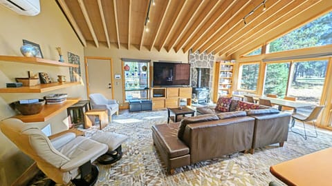 Salishan 5 - Downstairs, Living Area
