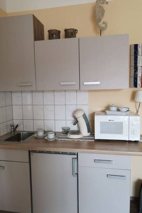 Microwave, coffee/tea maker, cookware/dishes/utensils