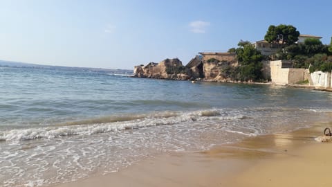 Beach nearby, beach towels