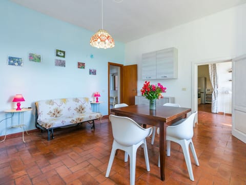 Table, Furniture, Property, Plant, Flower, Azure, Decoration, Orange, Houseplant, Wood