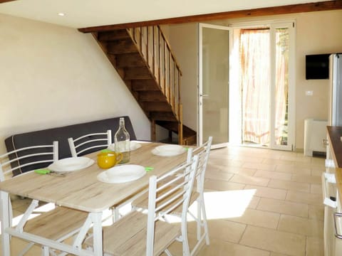 Room, Property, Building, Furniture, Floor, Interior Design, House, Wall, Dining Room, Table