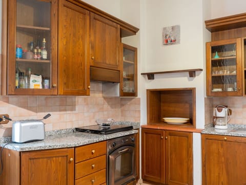 Cabinetry, Countertop, Furniture, Property, Kitchen Appliance, Kitchen, Building, Home Appliance, Shelf, Wood