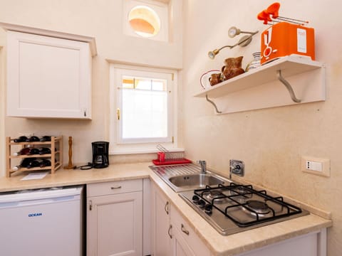 Countertop, Cabinetry, Property, White, Gas Stove, Kitchen Appliance, Kitchen, Kitchen Stove, Cooktop, Home Appliance