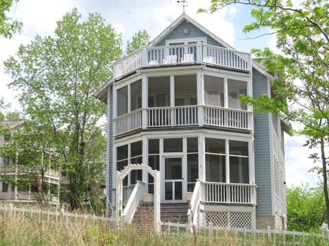 Welcome To A Lil' Bit Of Heaven