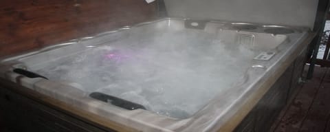 Indoor spa tub