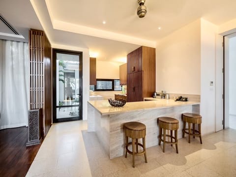 Private kitchen | Fridge, microwave, oven, stovetop